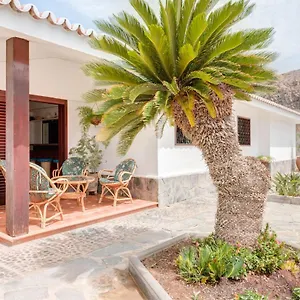 Amplio Chalet En Con Jardin Y Vista Al Mar Chalet